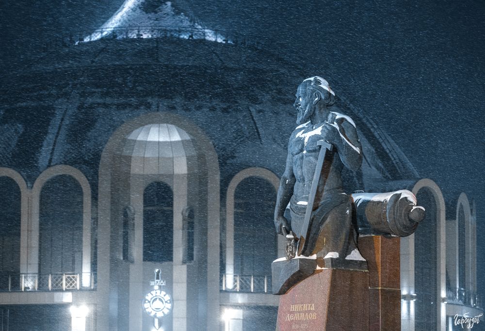 Памятник Демидову в Туле
