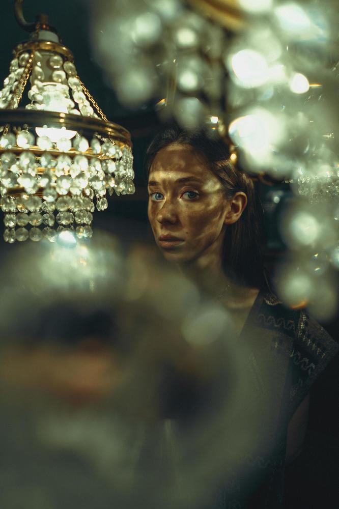 GLARES OF VINTAGE CHANDELIER