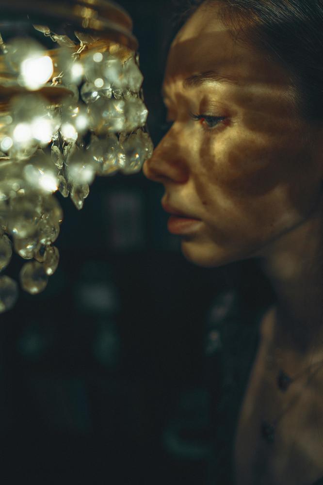 GLARES OF VINTAGE CHANDELIER