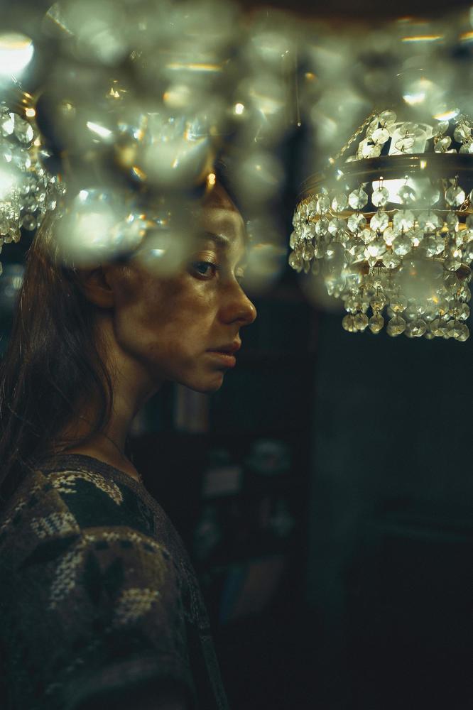 GLARES OF VINTAGE CHANDELIER