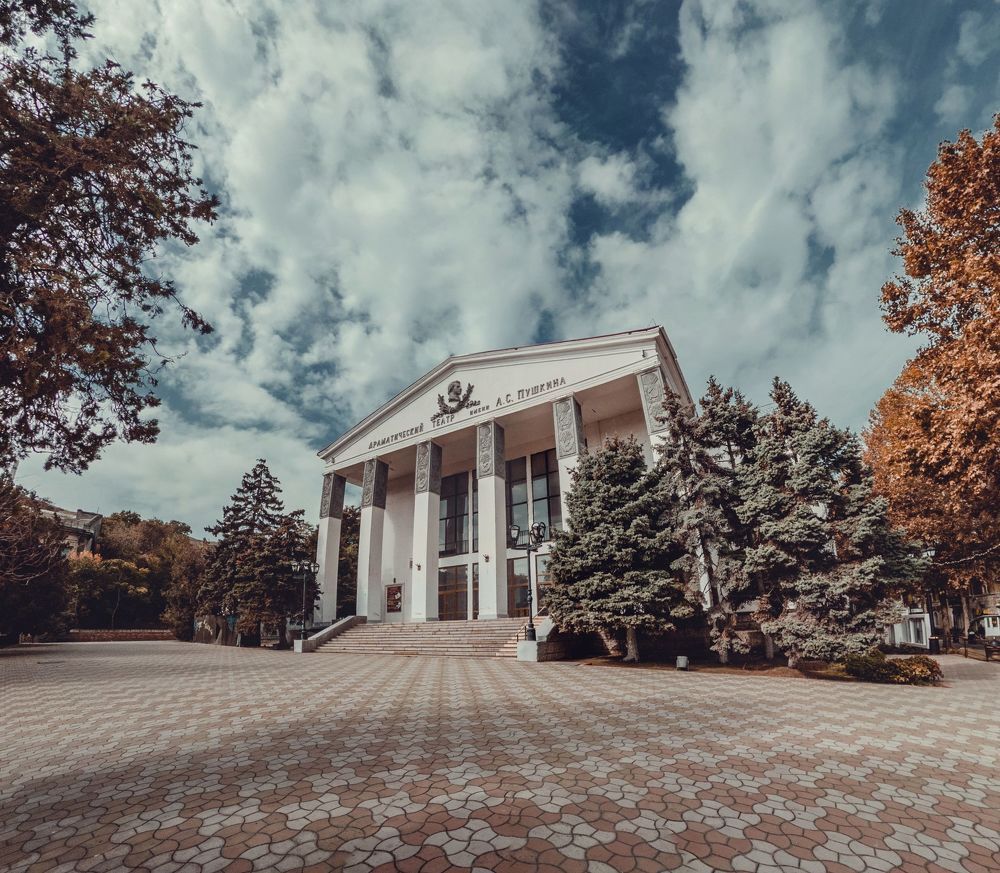 Осенний полдень в Керчи.