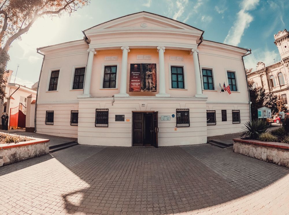 Осенний полдень в Керчи.