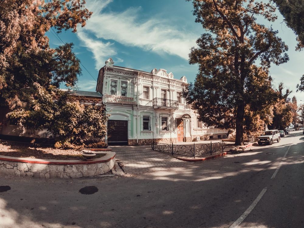 Осенний полдень в Керчи.