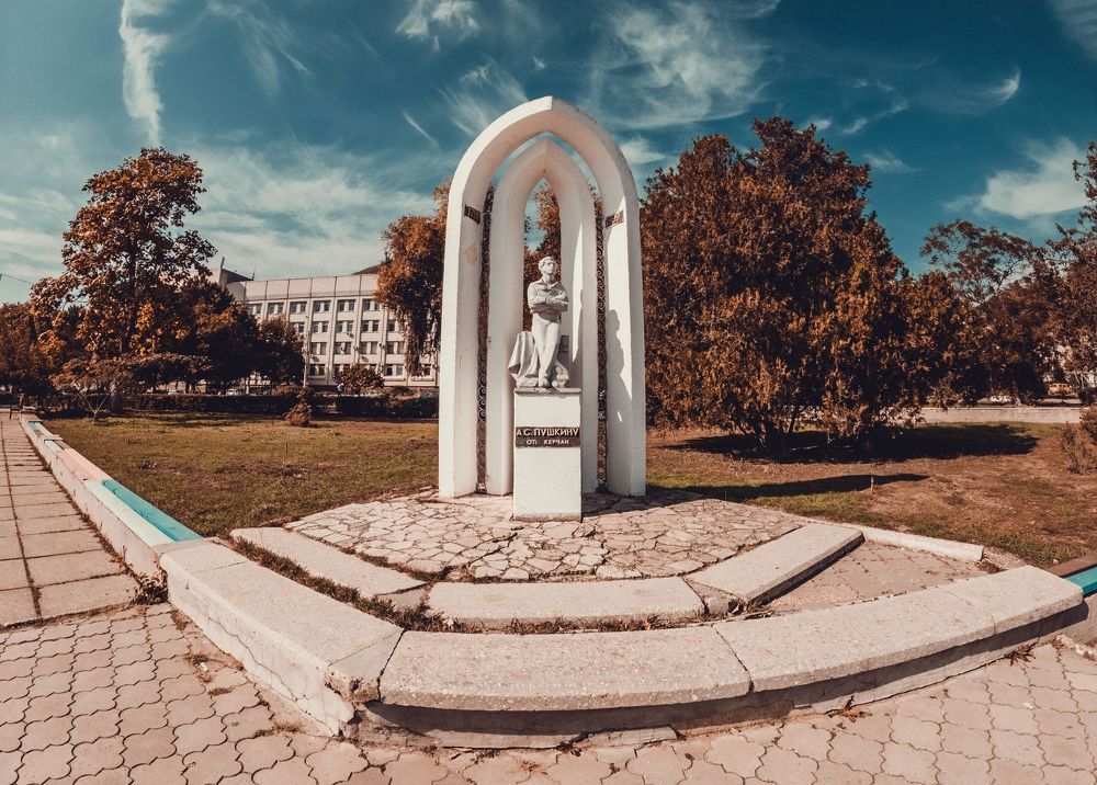 Осенний полдень в Керчи.