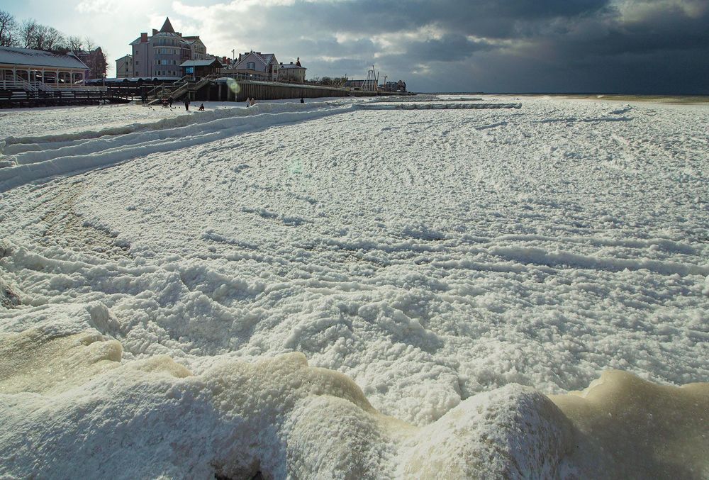 Морозный прибой. Балтийское море. Февраль