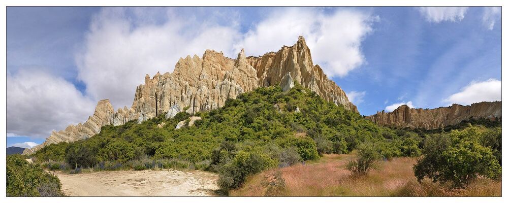 Вид на Clay Cliffs, недалеко от городка Omarama.