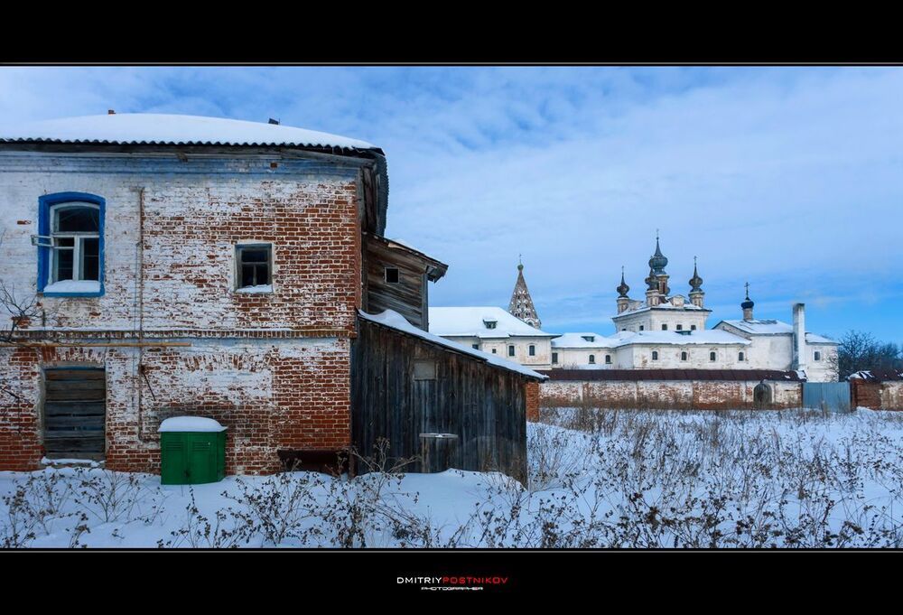 На задворках Юрьев-Польского кремля.