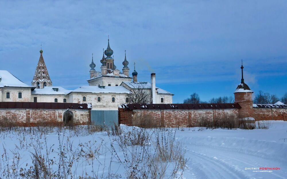 На задворках Юрьев-Польского кремля.