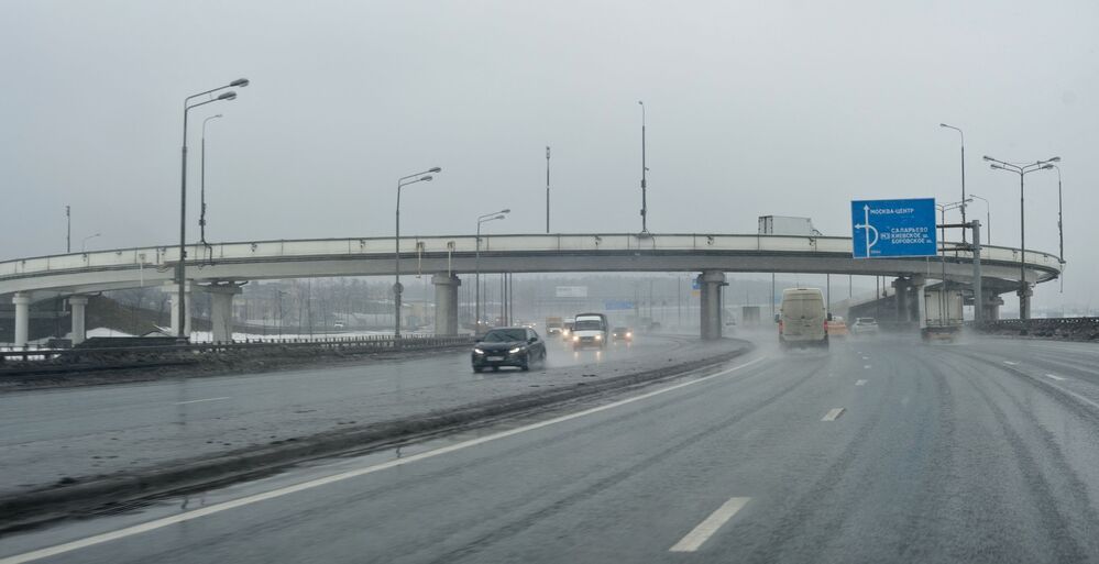 По мокрой Москве