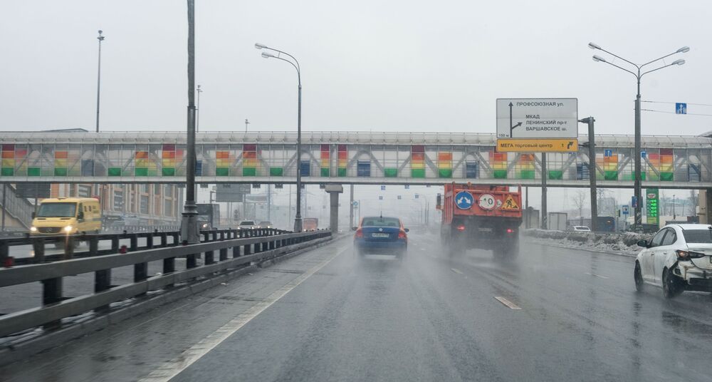 По мокрой Москве