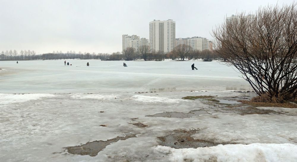 А рыбакам всё неймётся