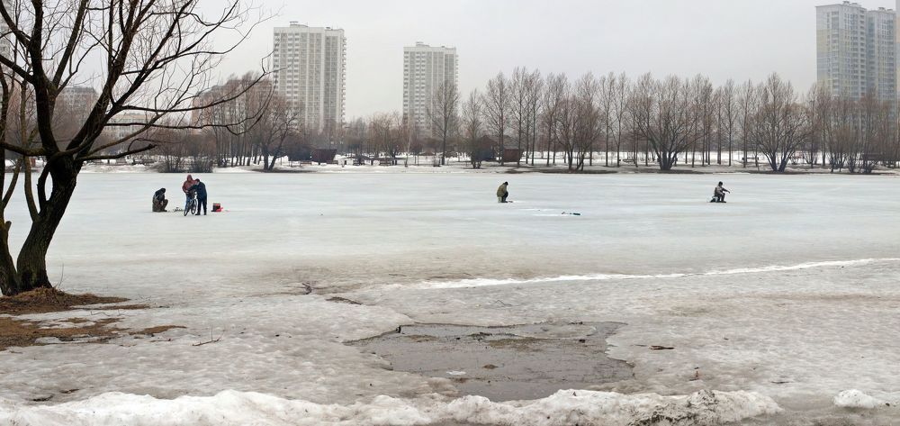 А рыбакам всё неймётся
