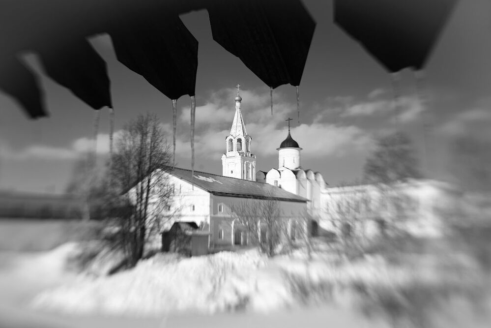 Март в Прилуках черно-белый взгляд