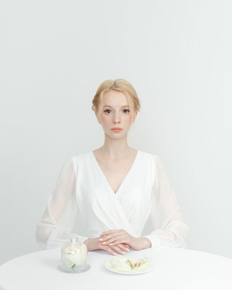 WHITE SWAN