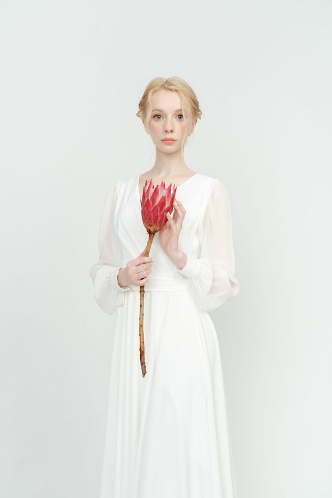 WHITE SWAN