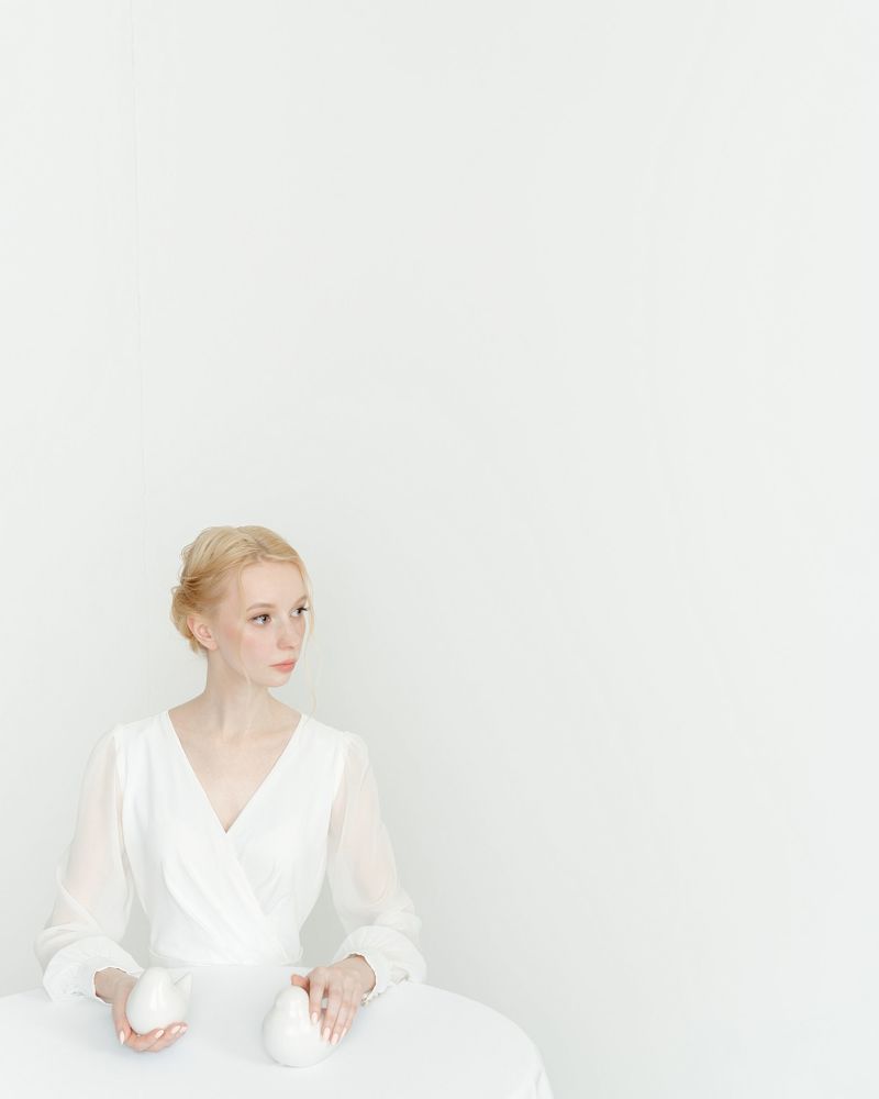 WHITE SWAN