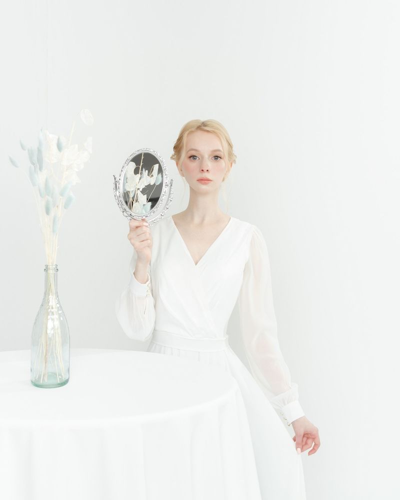 WHITE SWAN