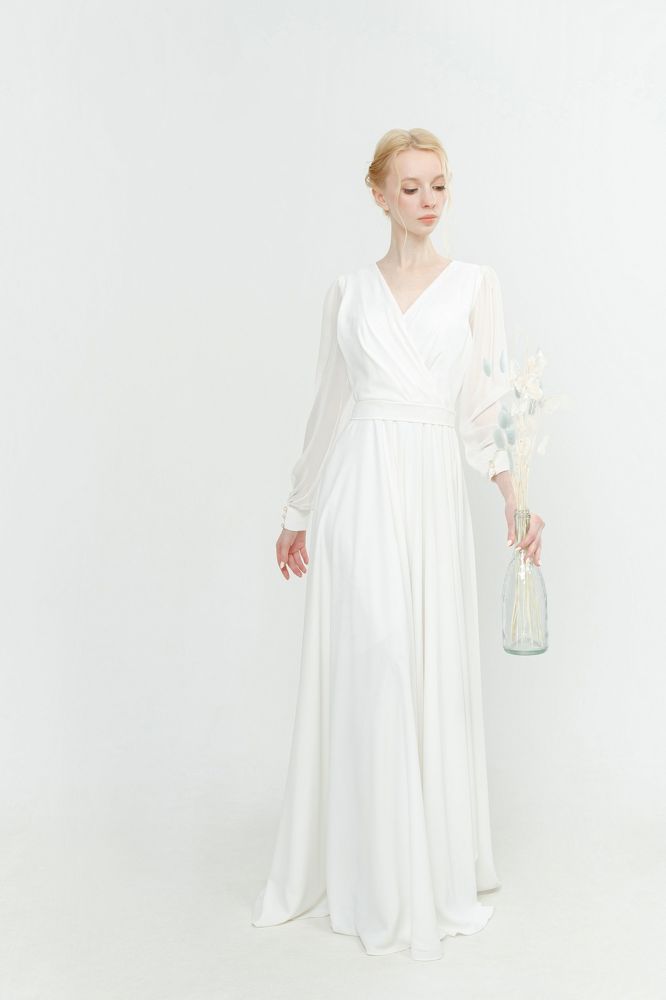 WHITE SWAN