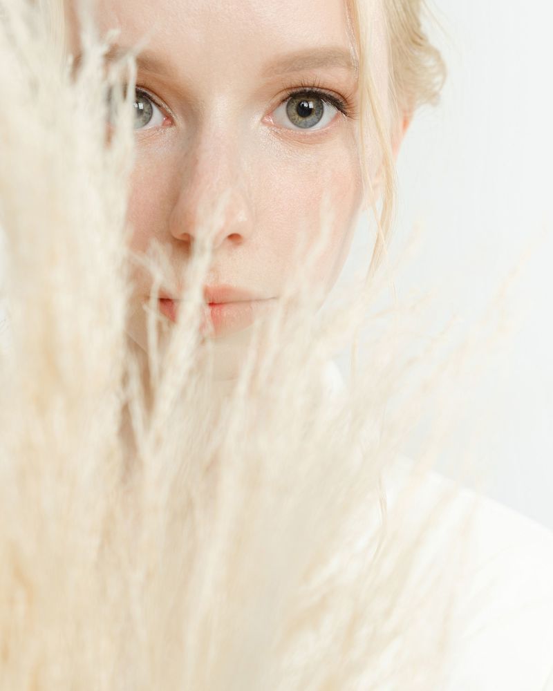 WHITE SWAN