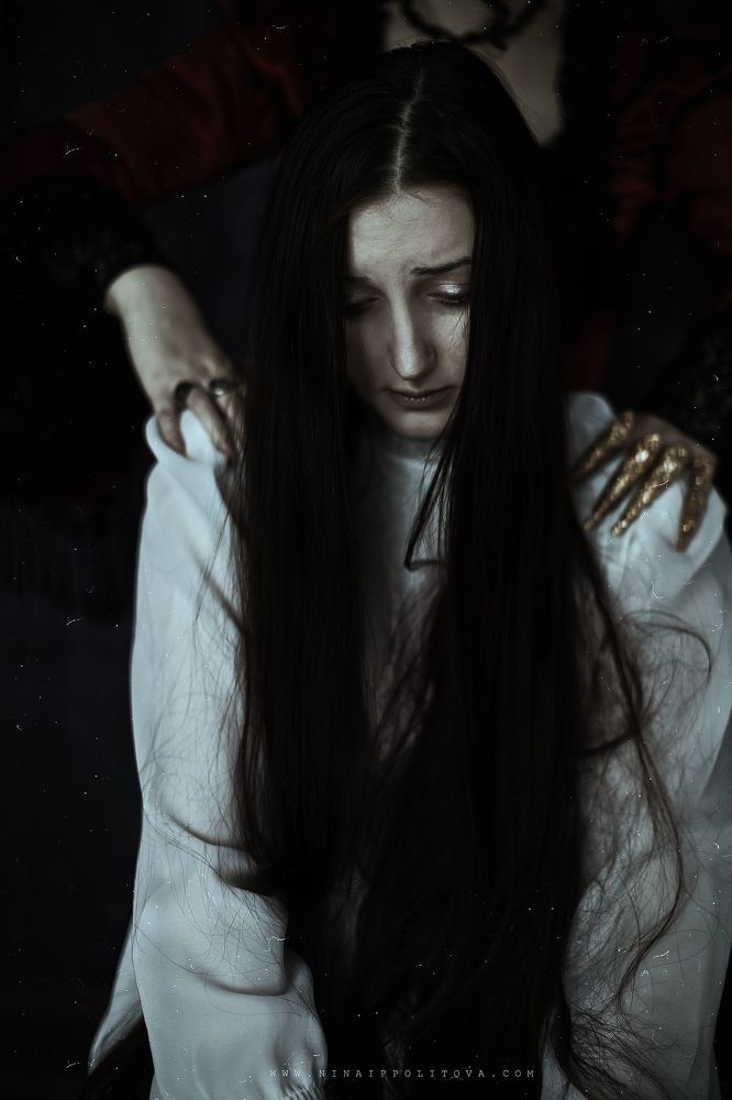 Л е д и   Б а т о р и  
