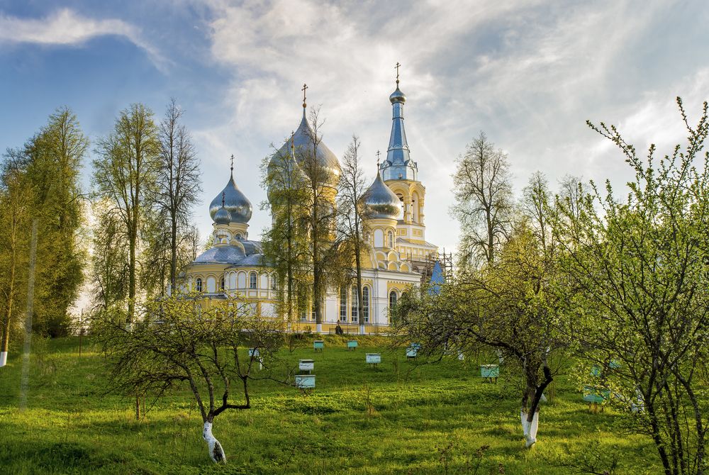 По святым местам.