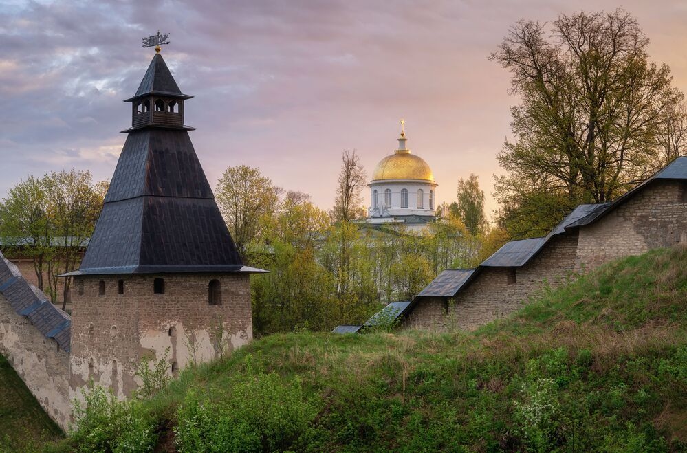 Утро у стен монастыря