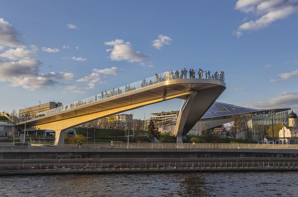 "Парящий мост", вид с прогулочного катера