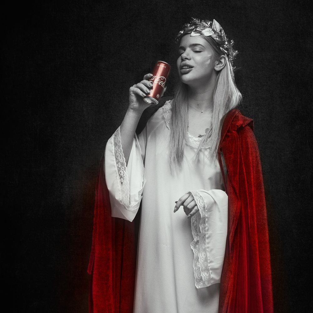 "Coco-cola and queen or Queen and сoca-сola?"