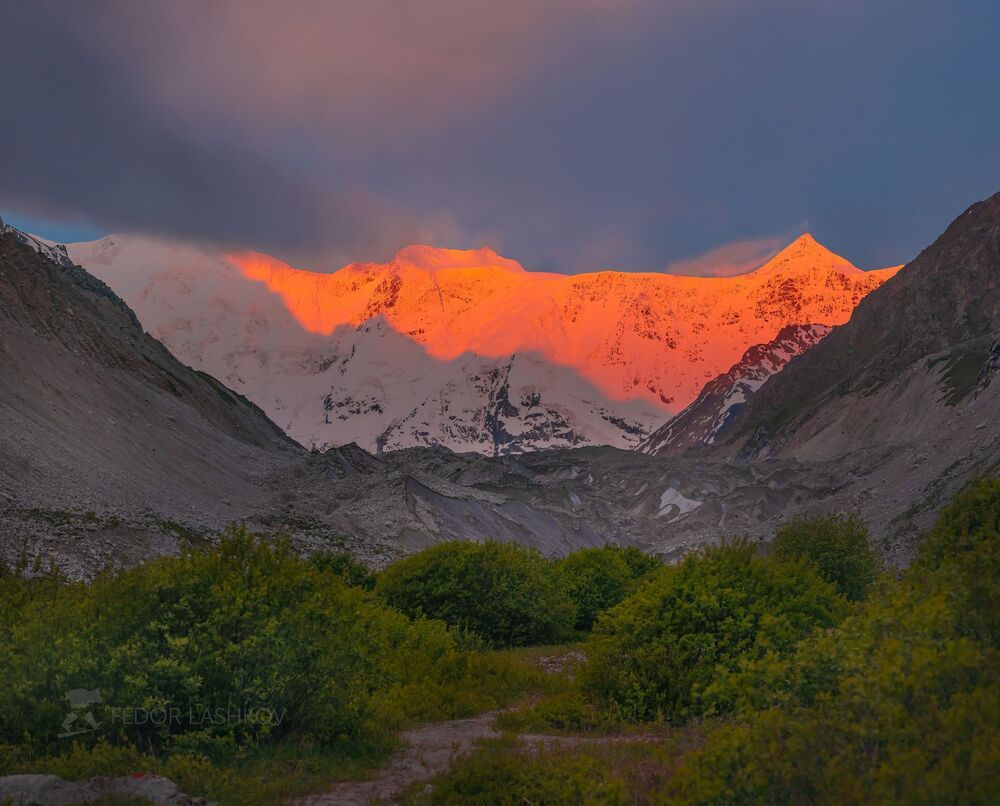 Безенгийская стена