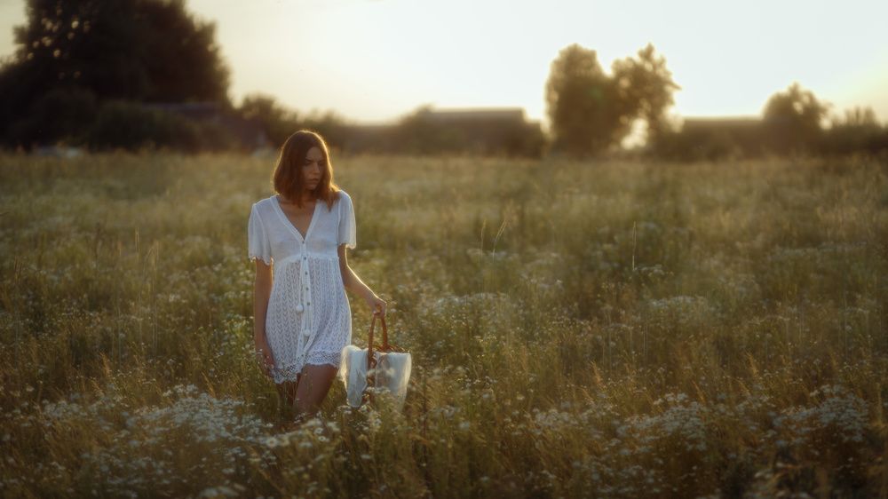 Girl and daisies