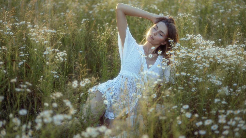 Girl and daisies
