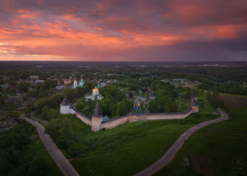 Закат в Печорах