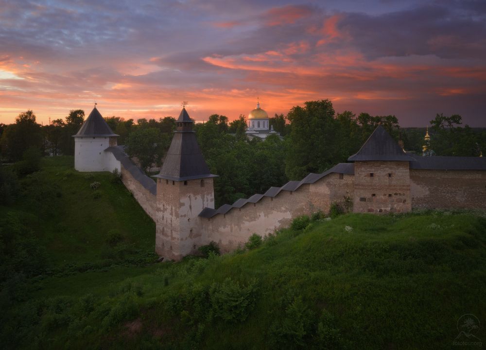 Закат в Печорах