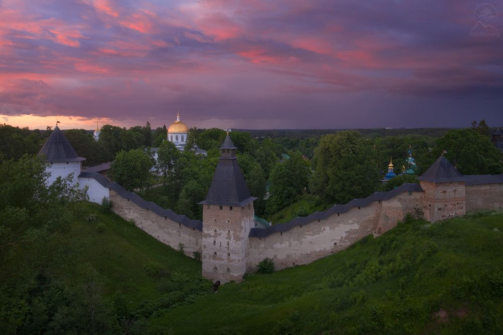 Закат в Печорах