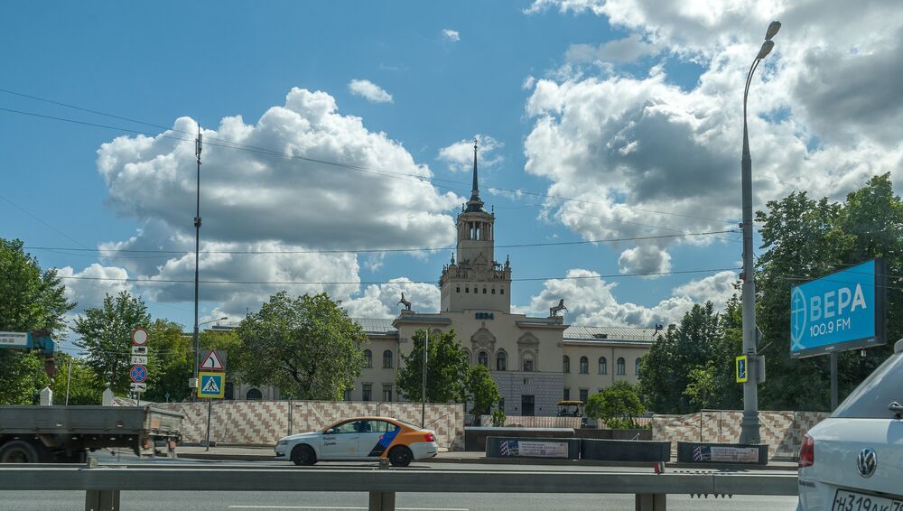 В субботний полдень по Москве