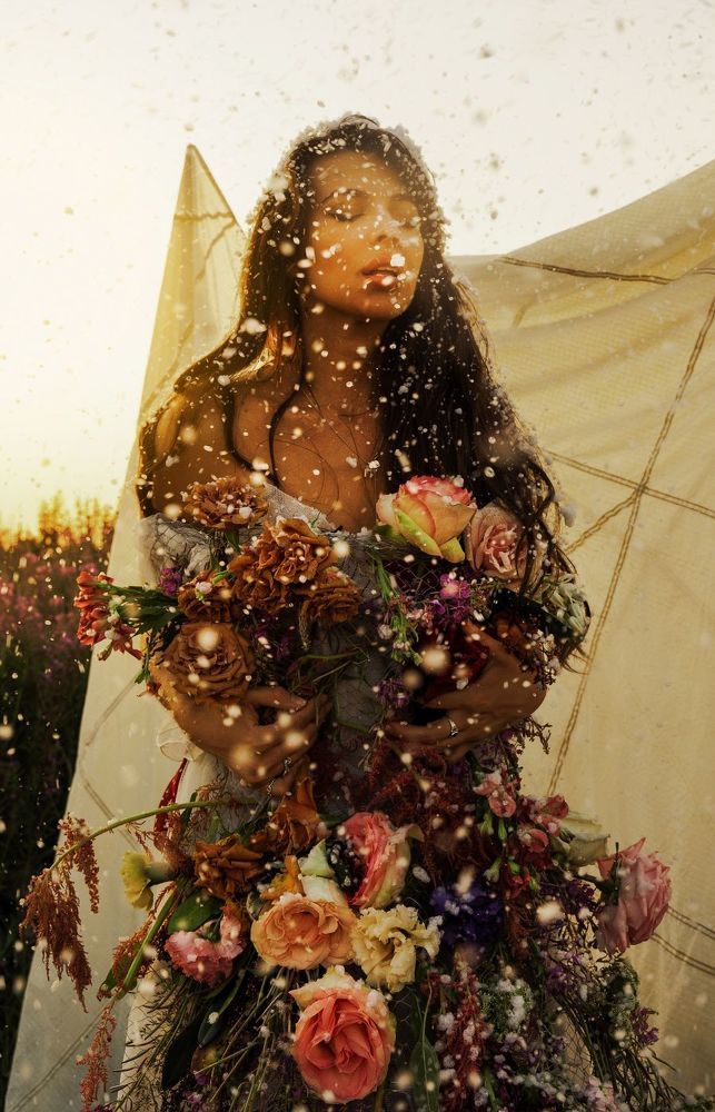 &laquo;Flowers storm&raquo;??  Это что-то волшебное , летнее и тёплое , специальный проект для dasha_innuutzz  Я обожаю масштабные проекты они трудные, интересные и самое главное магические ?  Модель Царь озвучки Дарья Блохина  Флорист anya_lesnova  Ассистенты флориста oglinachris listok_lepesto  За цветы спасибо flowerfamily_opt  Для желающих фотографироваться у меня , оставлять заявку @club106086823 (сюда)