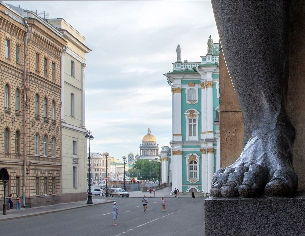Знаковые символы Питера. Разные взгляды...