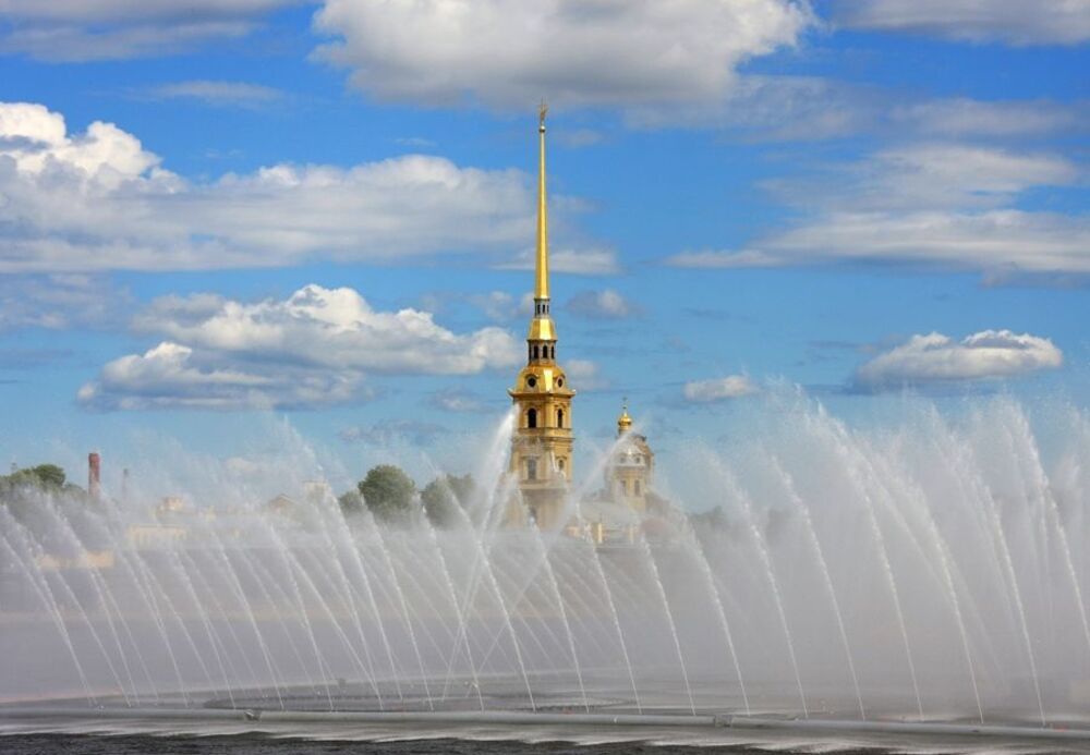 Город и фонтан