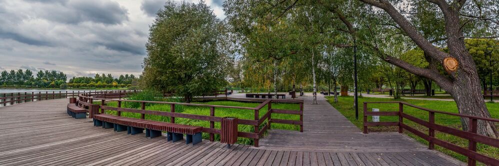 Осенний день в городском парке