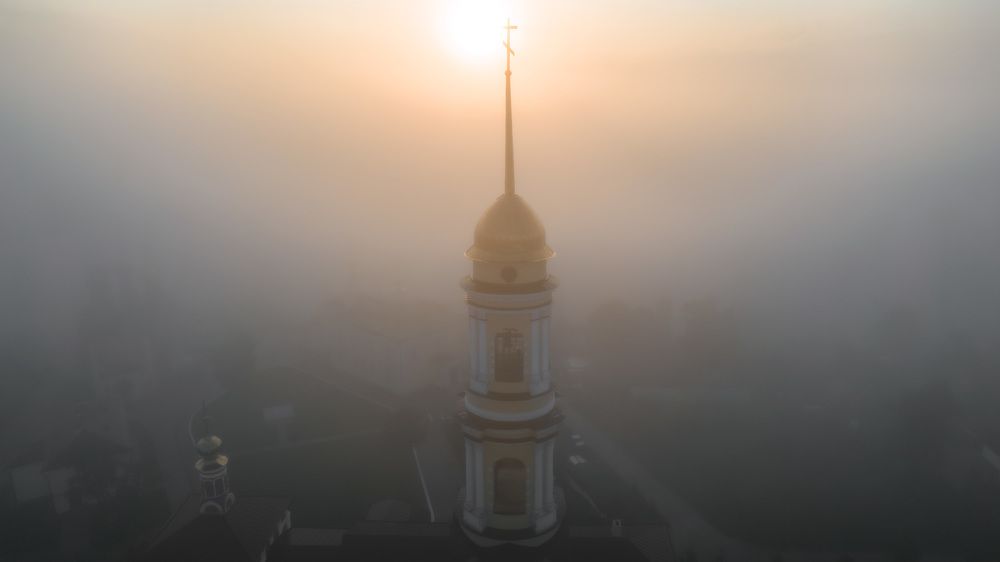Белевский монастырь в пелене тумана