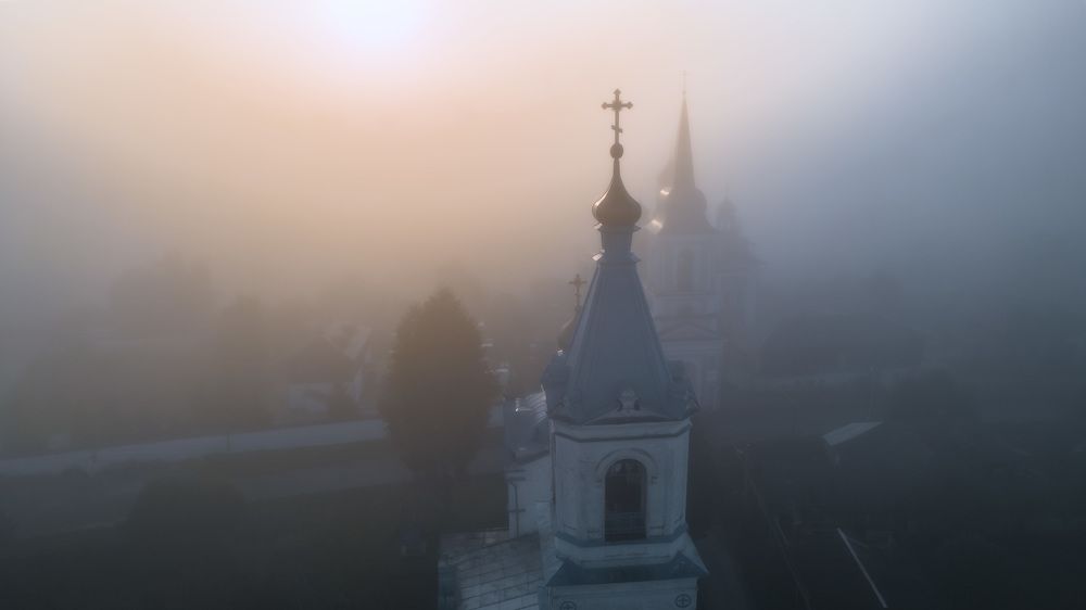 Белевский монастырь в пелене тумана