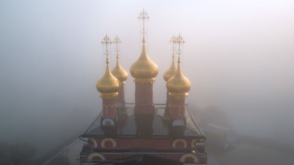Белевский монастырь в пелене тумана