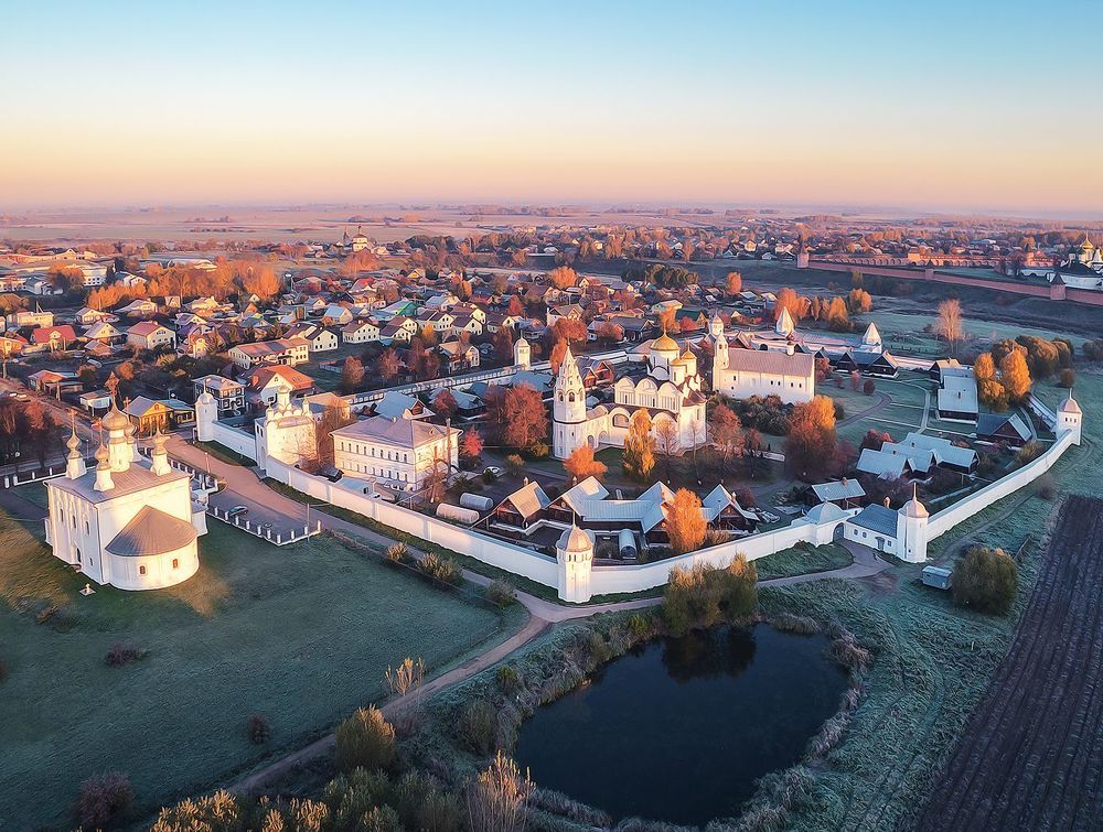 Покровский собор, Петропавловская и Никольская церкви.