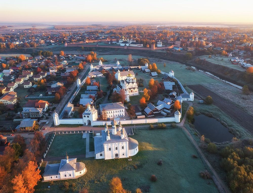 Покровский собор, Петропавловская и Никольская церкви.