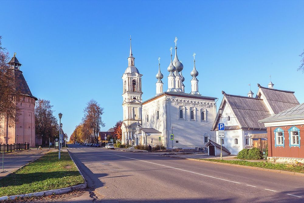 Смоленская церковь, слева Спасо-Евфимиев монастырь, улице Ленина.