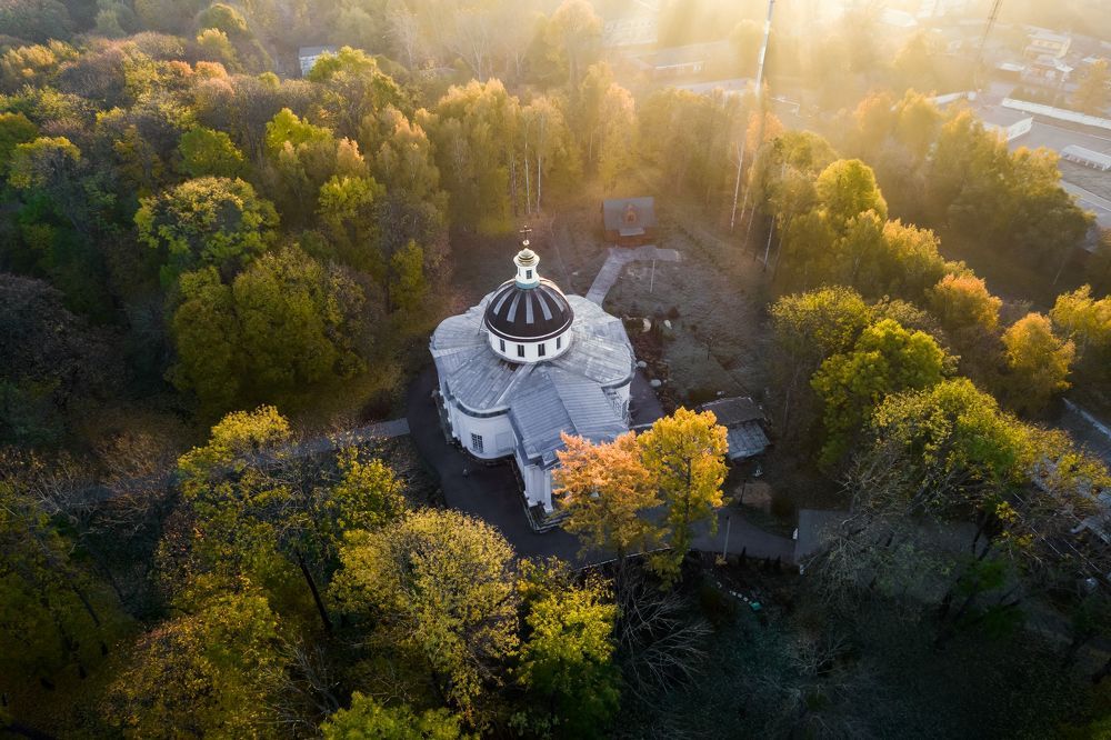 Богородицкий дворцово-парковый ансамбль в утренней дымке.