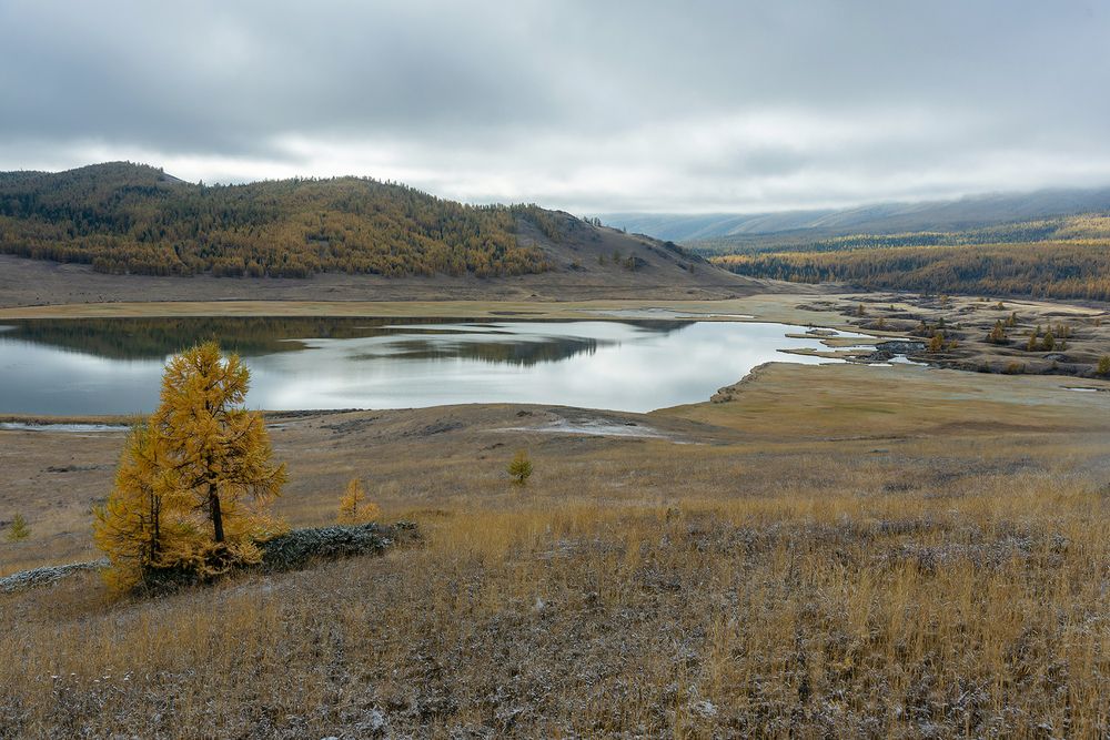 02 Тяжелая серая облачность, сдержанные краски, небольшой снег на склонах создавали вполне гармоничную картину, мне иногда нравится такое, но, &hellip;