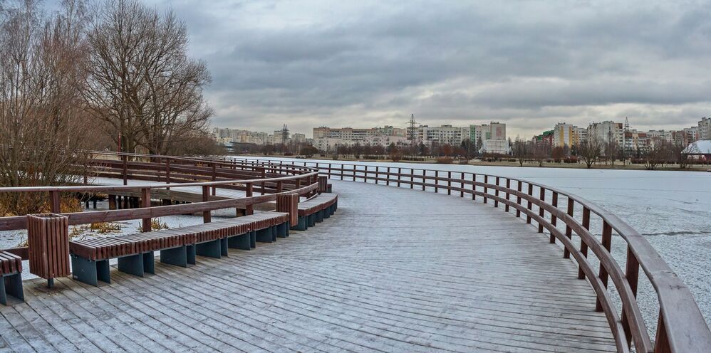Осень поздняя несёт первый снег и первый лёд