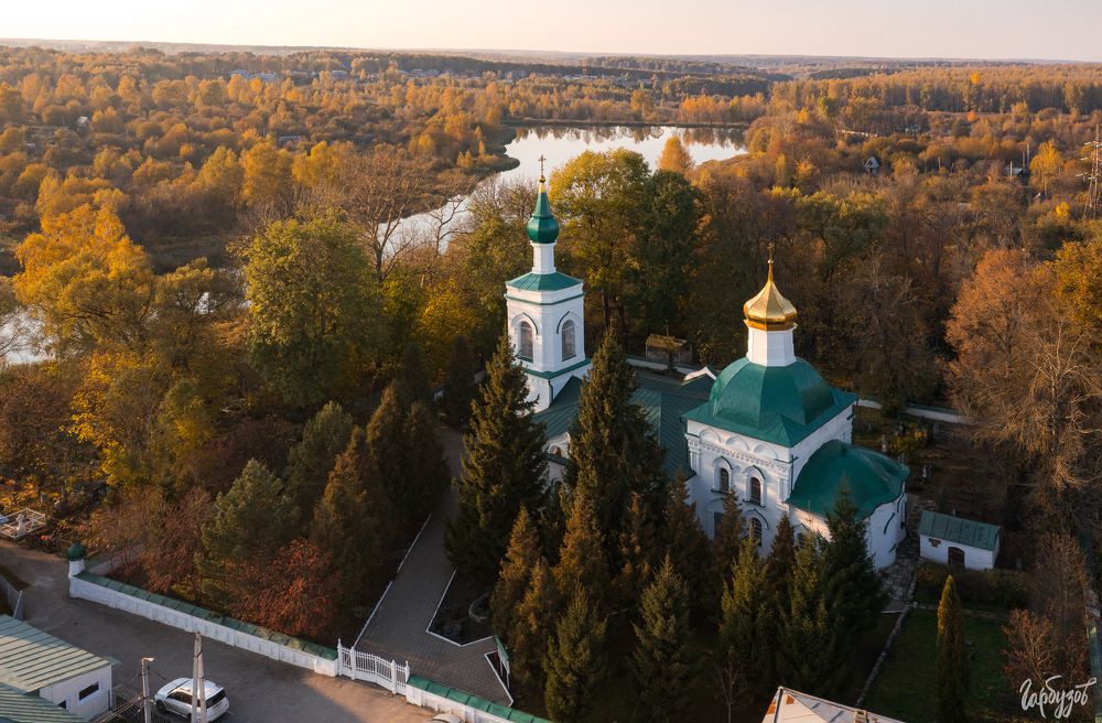 Кочаки. Церковь Николая Чудотворца &mdash; семейное кладбище Толстых.