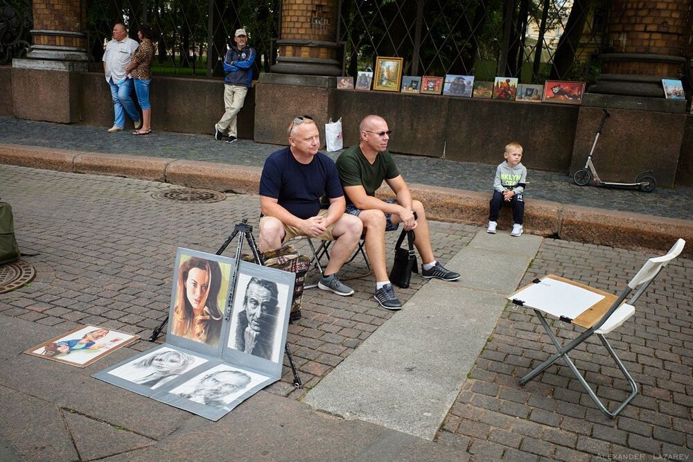 Просто прошелся по центру